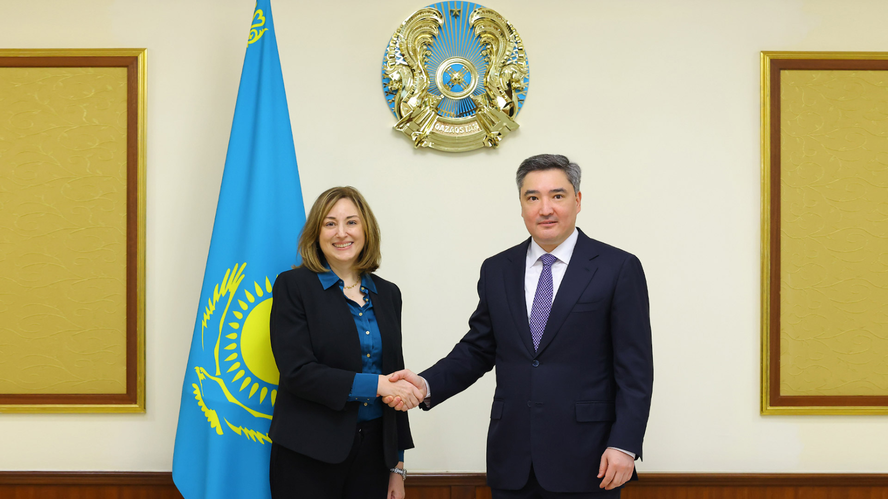 Олжас Бектенов провел встречу с Послом США в Казахстане Джули Стаффт
