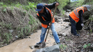 Берег реки Терисбулак очистили от мусора в Медеуском районе Алматы