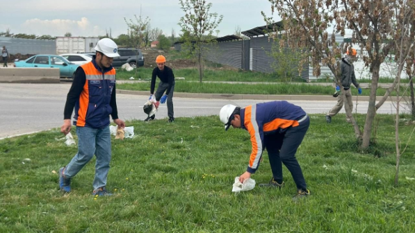 «Таза Қазақстан»: строительные компании Алматы приняли участие в субботнике