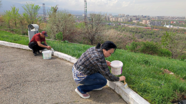 Чистота на высоте: у трамплинов в Алматы прошел яркий субботник