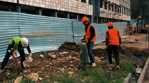 В Алматы прошли субботники на строительных объектах