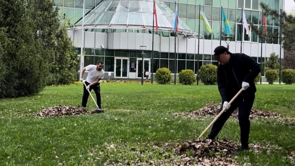 Бизнес за чистый город: СЭЗ ПИТ Алатау вышли на субботник в Алматы