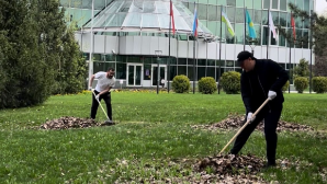 Бизнес за чистый город: СЭЗ ПИТ Алатау вышли на субботник в Алматы