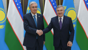 Токаев провел неформальную встречу с Мирзиёевым