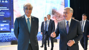 Президенты Казахстана и Узбекистана посетили хакатон по искусственному интеллекту