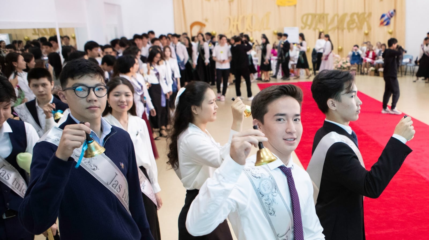 В Казахстане ужесточили требования к проведению выпускных вечеров