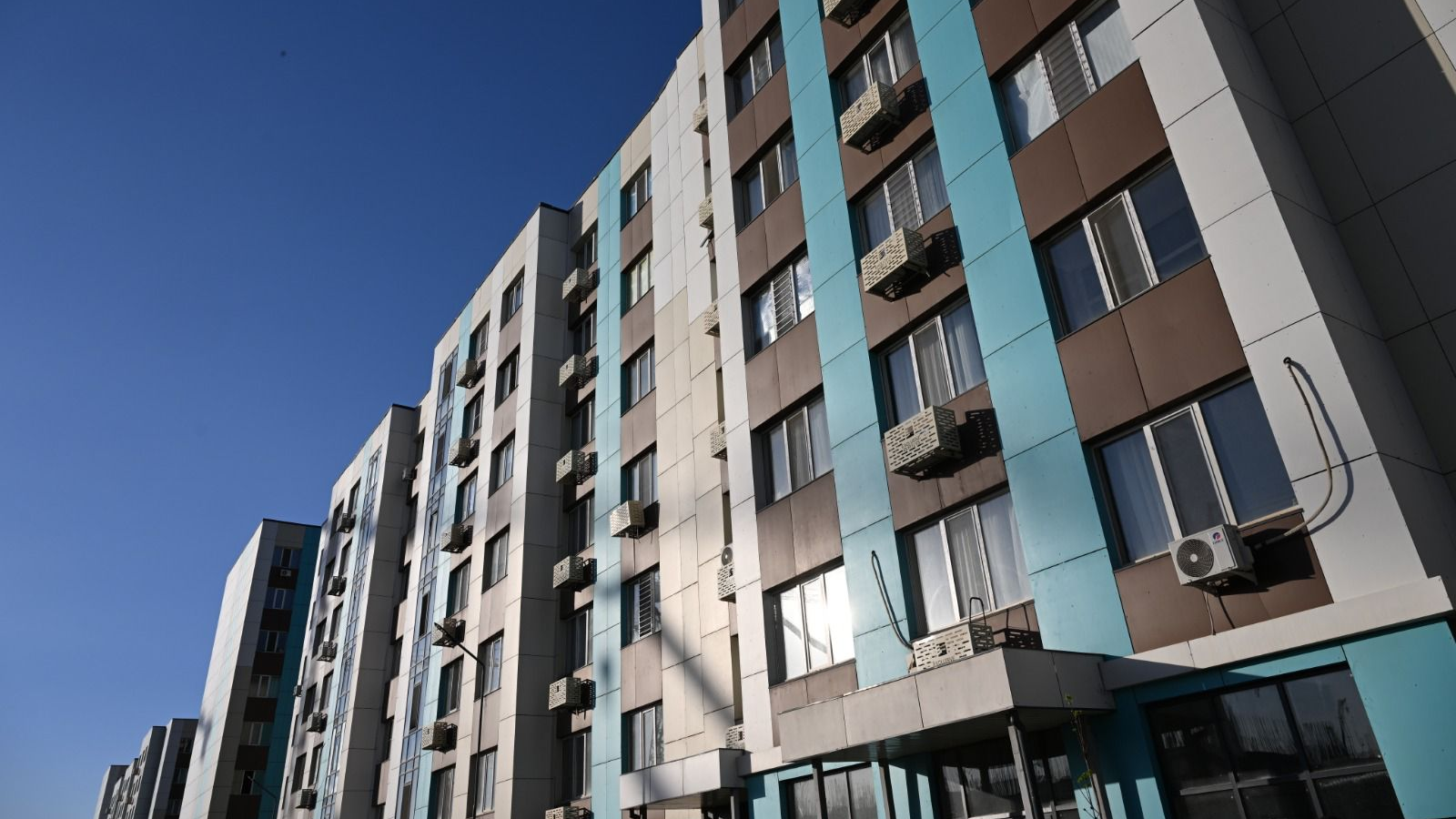 Более 5,5 тысячи квартир выдали социально уязвимым и 3 тысячи человек получили АСП в Наурызбайском районе Алматы