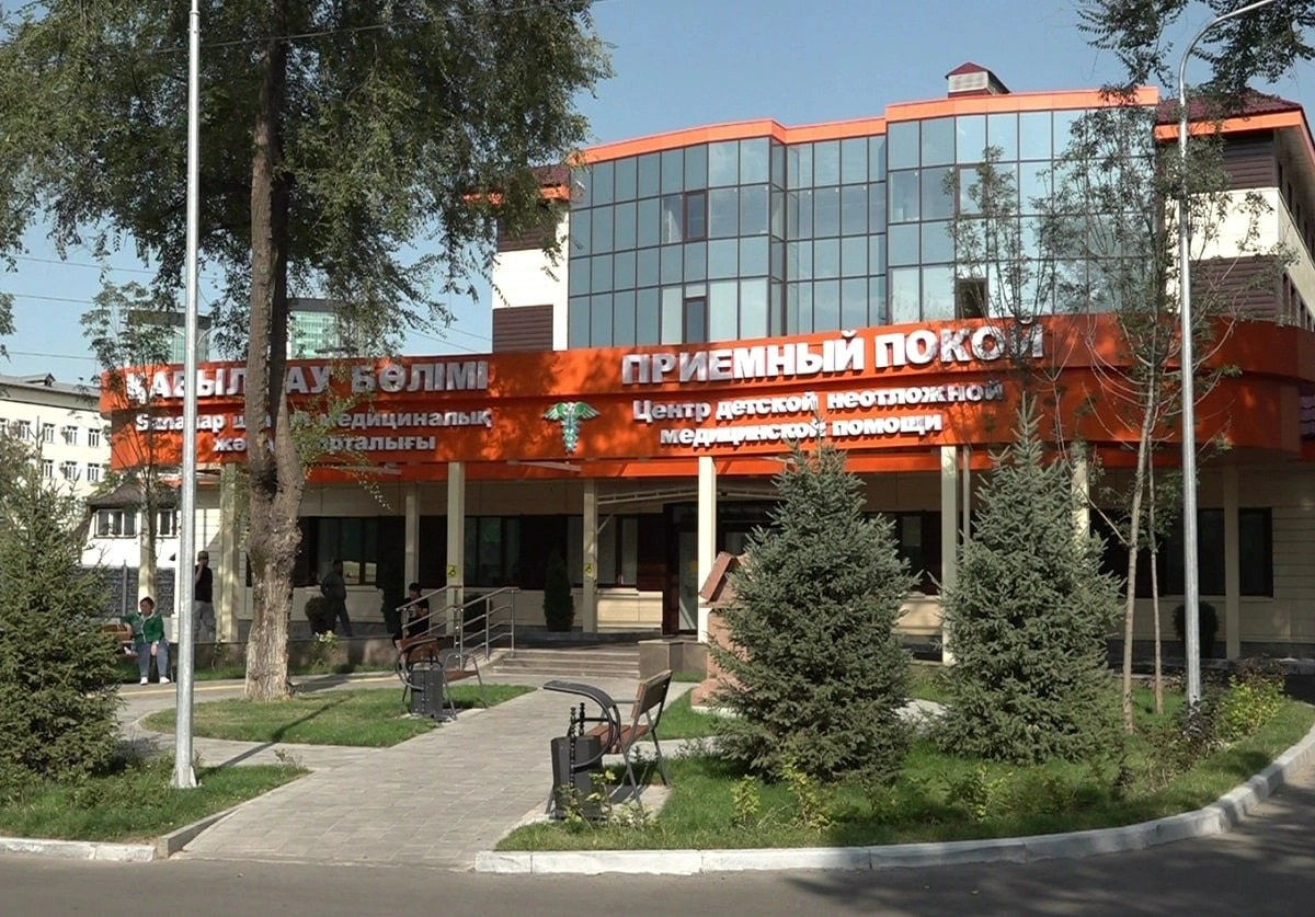 Врачи спасли ребенка: двухлетний малыш получил  травму головы, упав на ножницы