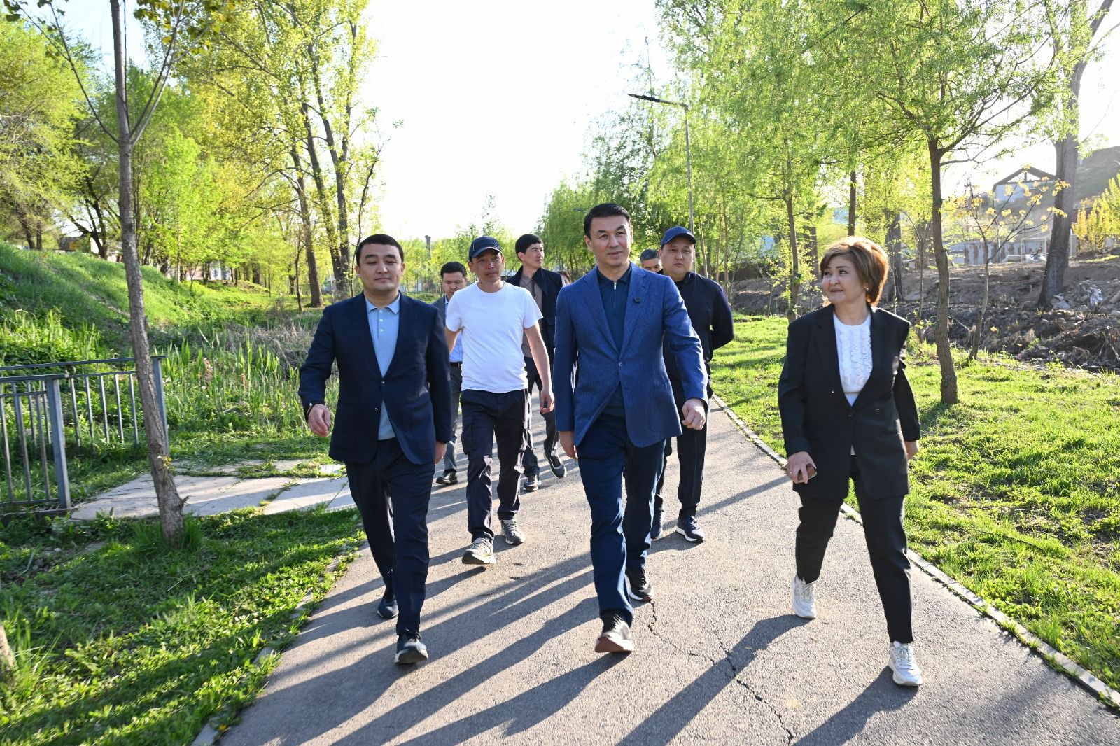 Аким Алматы ознакомился с проектами благоустройства в Жетысуском районе и поручил усилить участие бизнеса