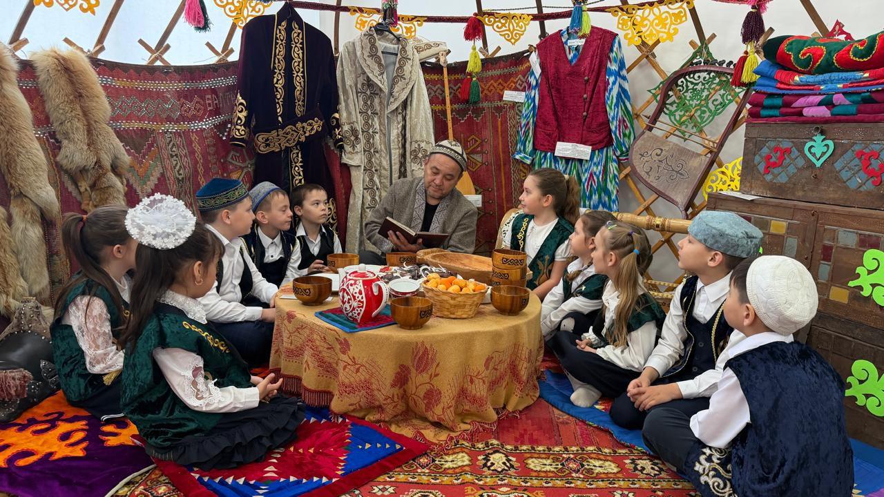 В Костанайской области реализуется проект «Школа, читающая Абая»