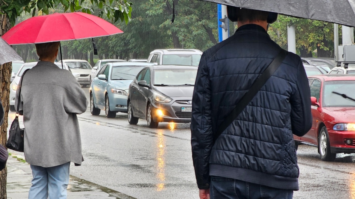 Более 2,7 тыс. рабочих и спецтехника задействованы для реагирования на осадки