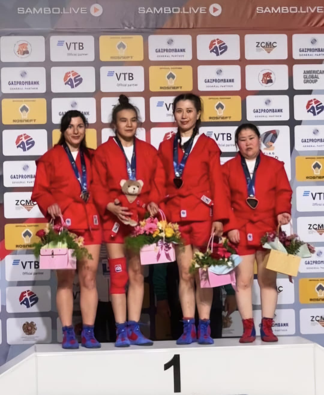 Работник алматинской больницы Айнагуль Берик стала призёром Кубка мира по самбо