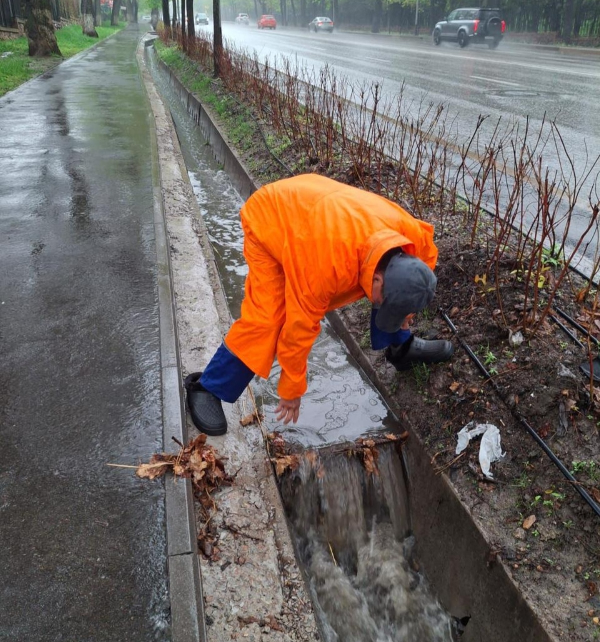 В Алматы организовано круглосуточное дежурство служб для предотвращения подтоплений