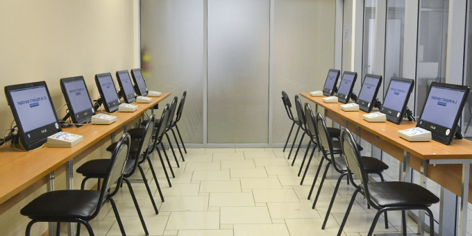 В Конаеве открыт экзаменационный класс для теоретического экзамена на получение водительских прав