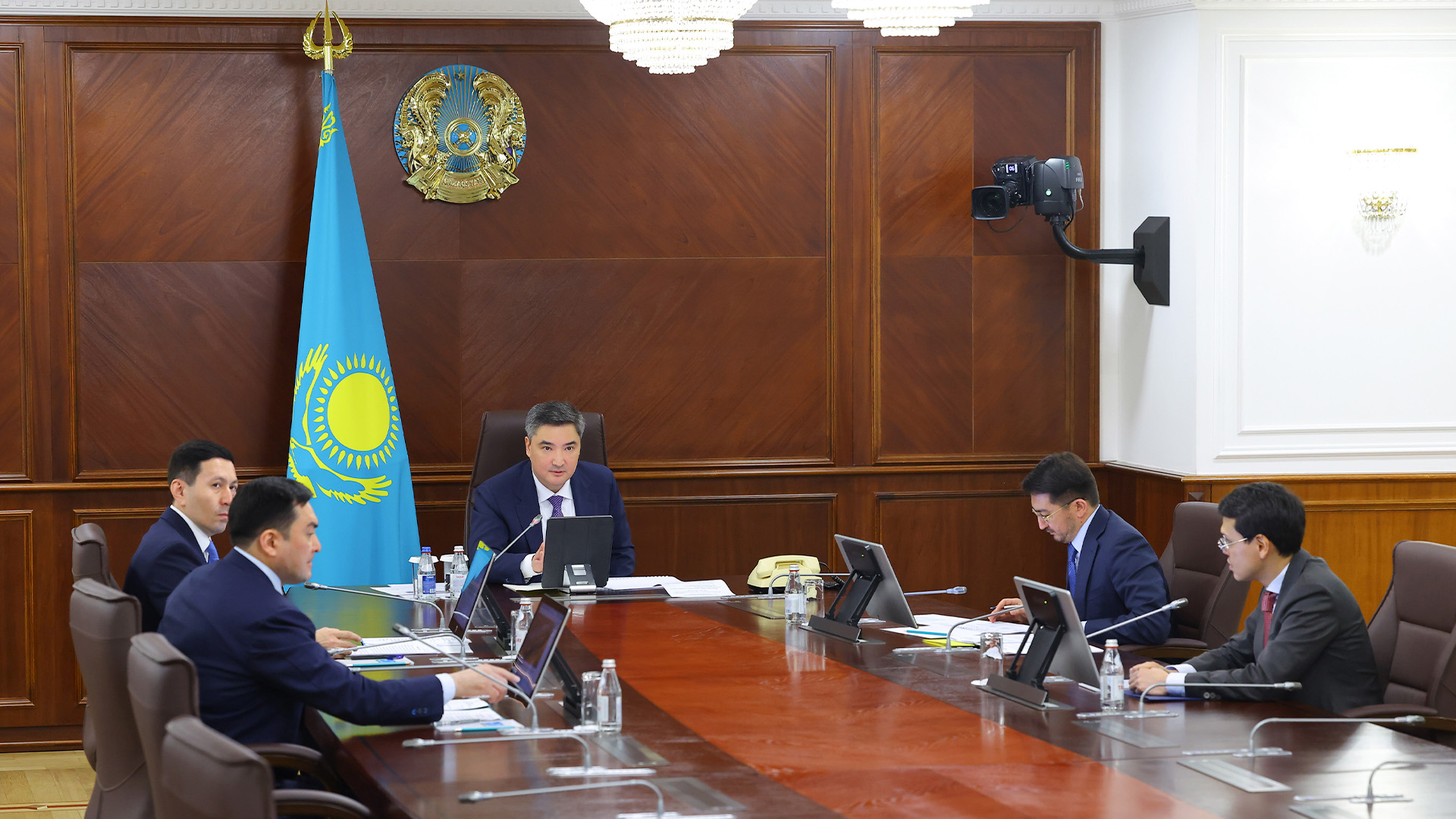 Олжас Бектенов обсудил реализацию проекта «Долина ЦОДов»