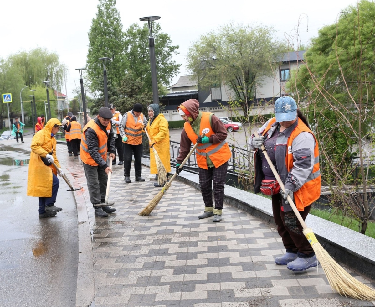 В Алматы очистили Карасу, Боралдай и территорию Большого Алматинского канала
