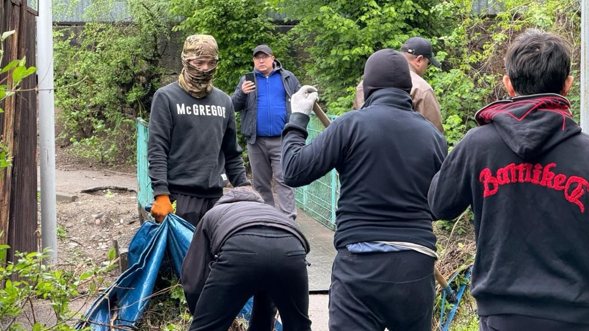 В Алматы в рамках «Мөлдір бұлақ» проведена очистка прибрежных территорий