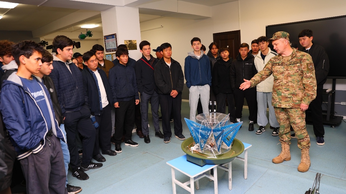 В военном институте прошел День открытых дверей для школьников