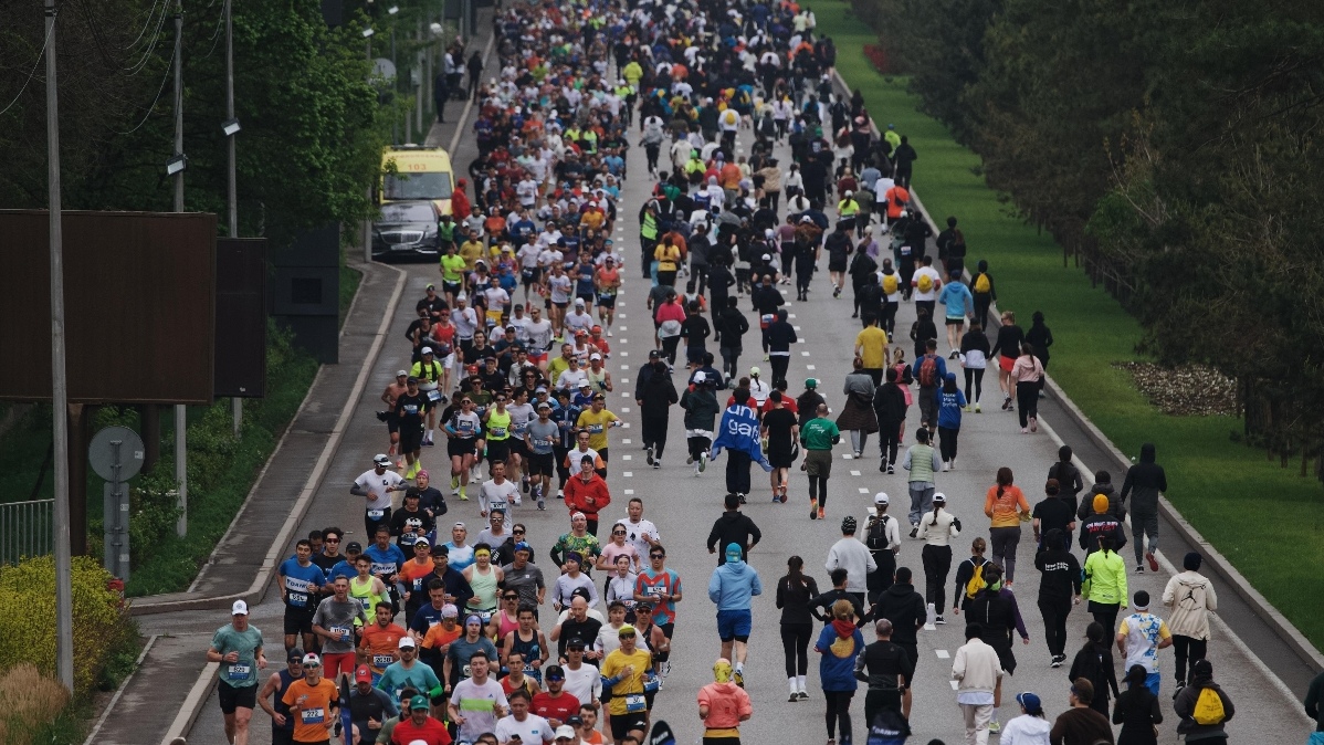 Almaty Half Marathon объединил более 10 000 участников из 44 стран и прошел с акцией «Таза Қазақстан»