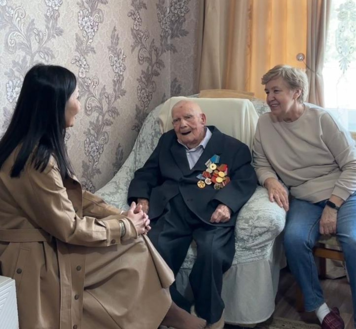 В Алматы поздравили 100-летнего ветерана Великой Отечественной войны