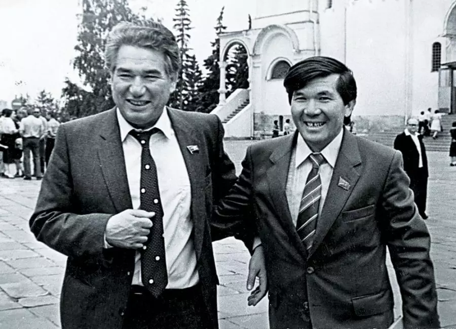 Аскар Айтматов: "Теперь их души встретятся уже в другом, лучшем мире" 