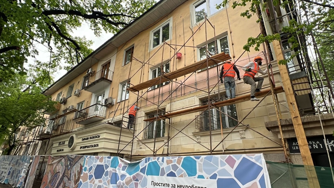 В акимате Алматы рассказали подробности программы реновации фасадов 