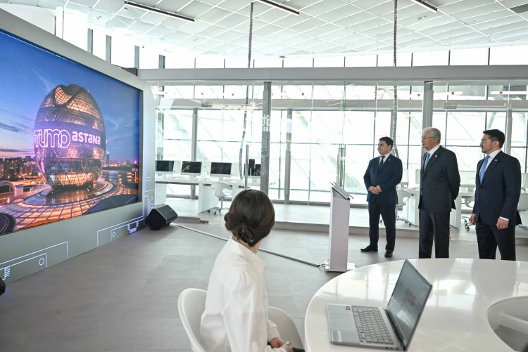 Токаев посетил Международный центр искусственного интеллекта Alem.ai