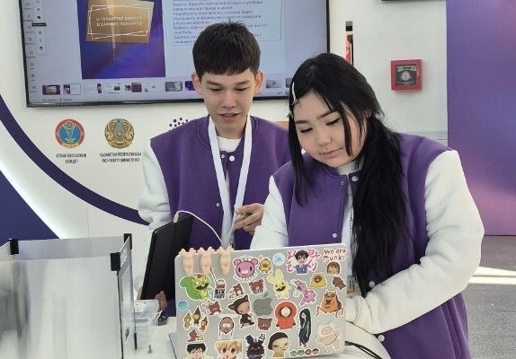 Алматинские школьники успешно защитили проекты на II Саммите в Астане