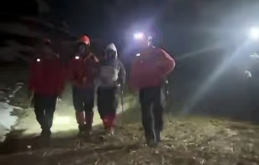 Сотрудники МЧС спасли заблудившихся туристов в горах Алматы