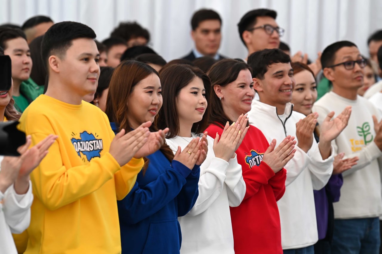 Глава государства призвал усилить экологическое образование молодежи