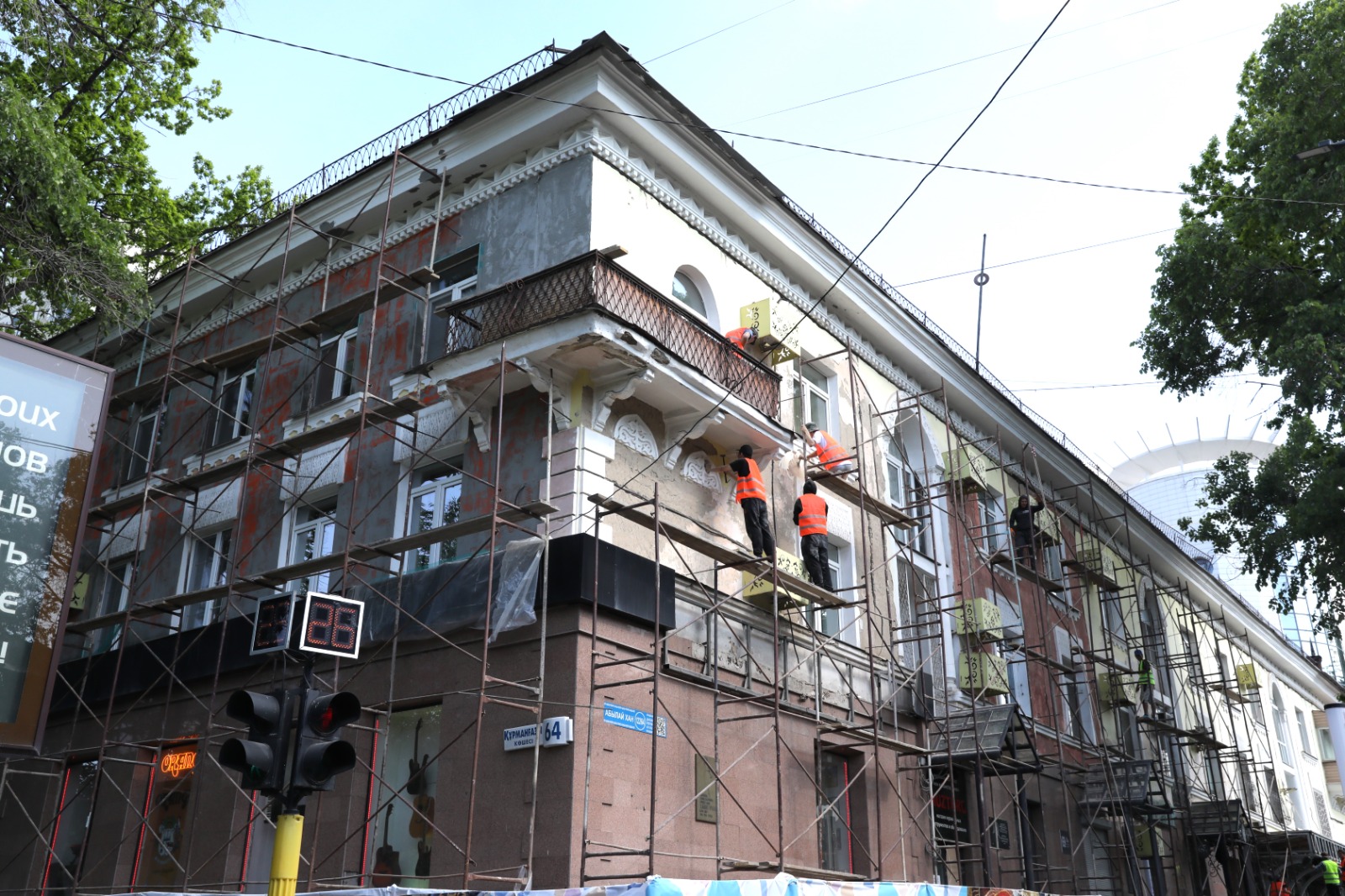 Новое лицо старого города: фасады Алматы приводят в порядок