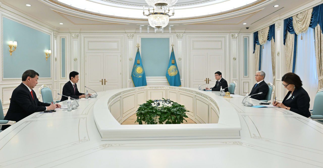 Глава государства принял председателя Японской парламентской лиги дружбы с Казахстаном Ясутоши Нишимуру